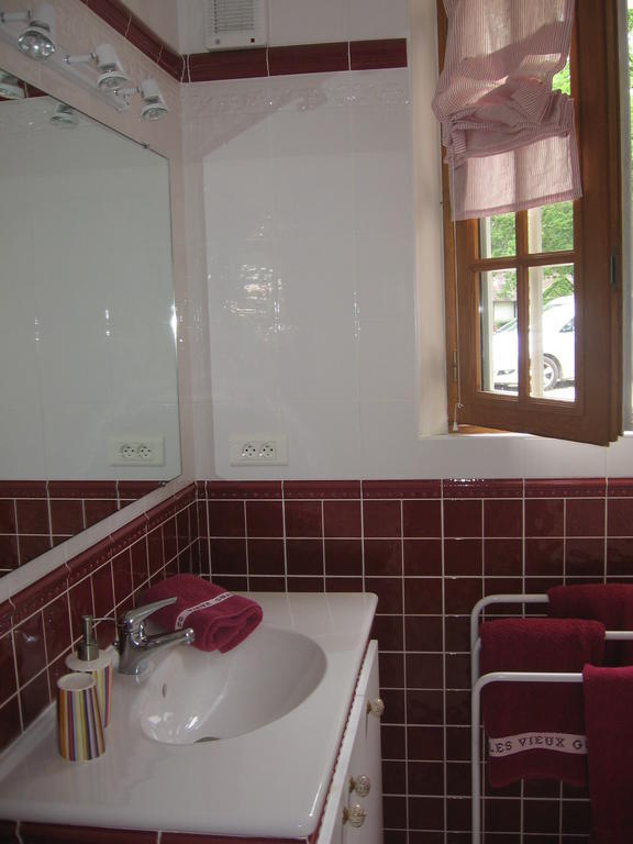 Les Vieux Guays Bed & Breakfast Cerdon  Ruang foto