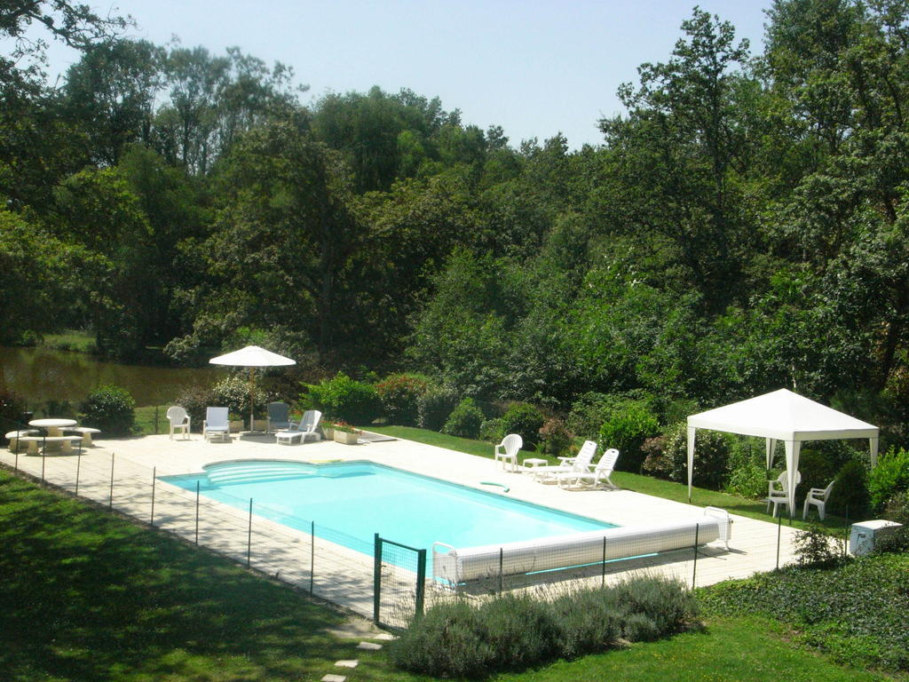 Les Vieux Guays Bed & Breakfast Cerdon  Bagian luar foto