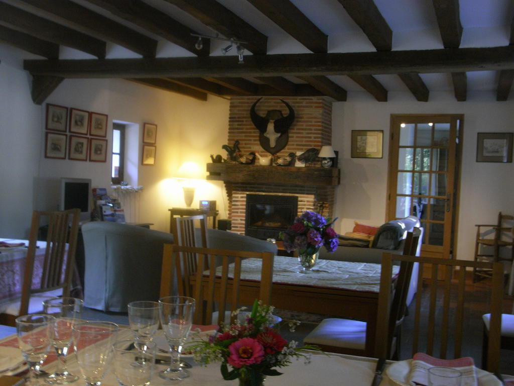 Les Vieux Guays Bed & Breakfast Cerdon  Bagian luar foto
