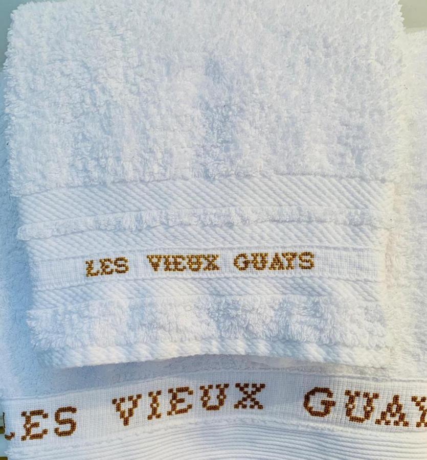Les Vieux Guays Bed & Breakfast Cerdon  Bagian luar foto